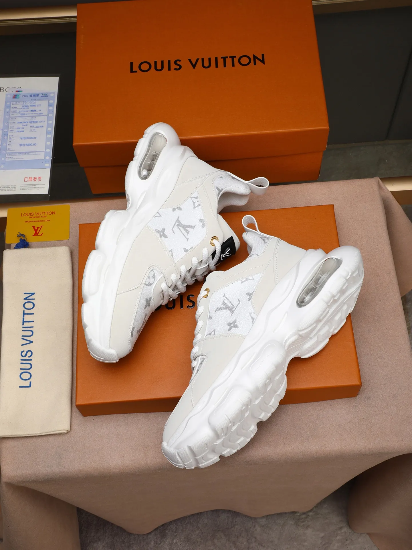 Men's shoes 💰460 [LV] Made of imported L special materials spliced ​​with cowhide and comfortable mesh lining. Private molded foam air cushion outsole, super light and comfortable on the feet! Perfect last shape, generous and fashionable design, 5 colors available! Code number: 38–44 (45 customized
